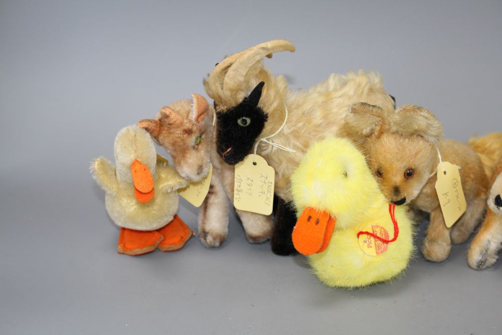 Eight assorted vintage Steiff farm animals